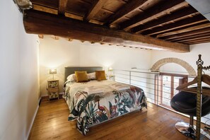 Apartment, City View - Rustic-Chic Loft by the Duomo (Florence)