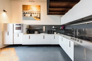 Apartment, City View | Private kitchen - Rustic-Chic Loft by the Duomo (Florence)