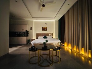 1 habitación, tabla de planchar con plancha, wifi y ropa de cama