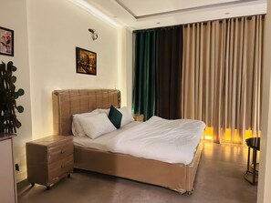 1 habitación, tabla de planchar con plancha, wifi y ropa de cama