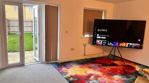 Interior - House- Sleeps 6 & Free Parking (Grays)