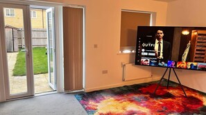 Interior - House- Sleeps 6 & Free Parking (Grays)