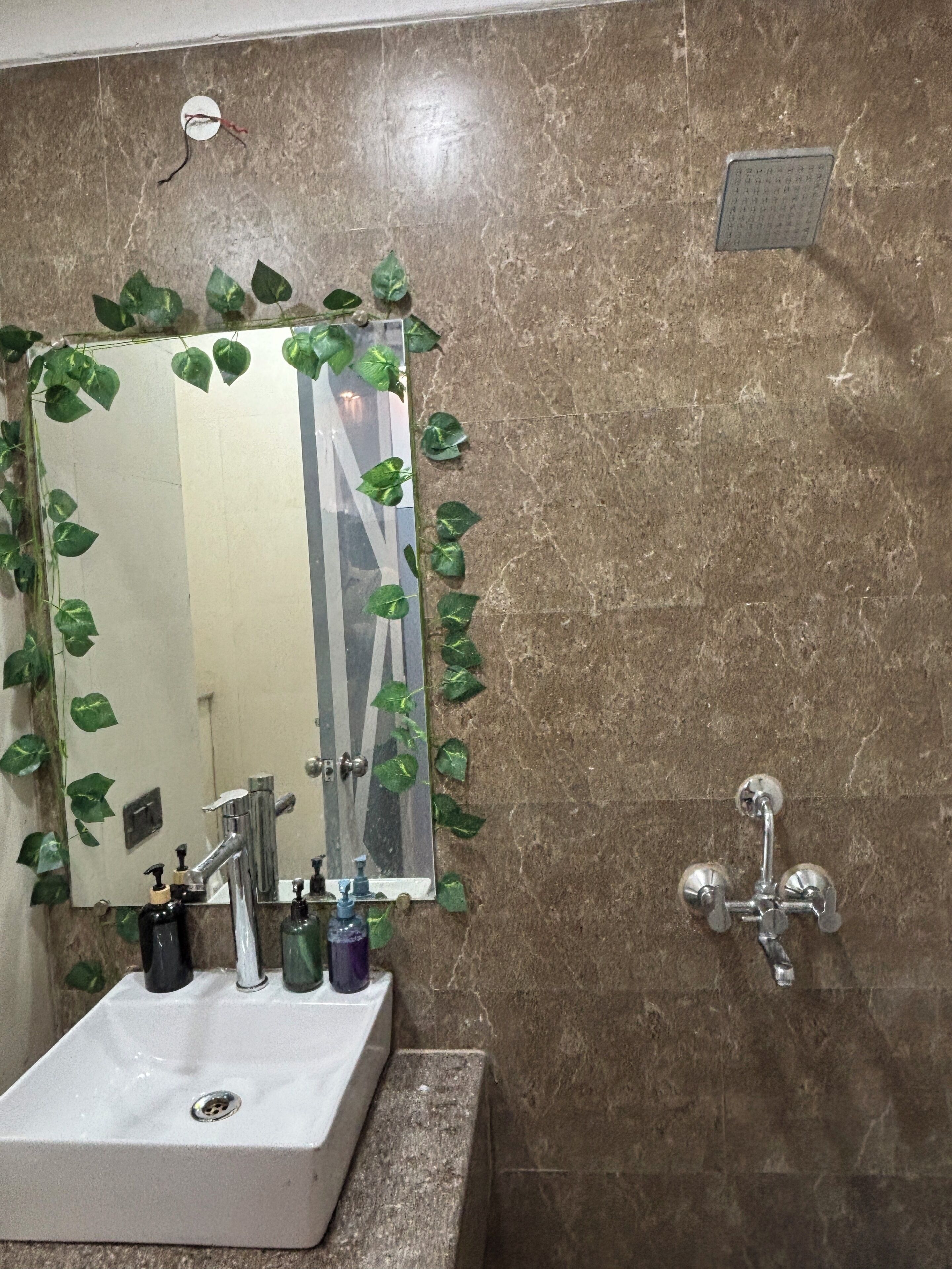 Toallas, jabón, papel de baño 