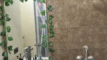 Toallas, jabón, papel de baño