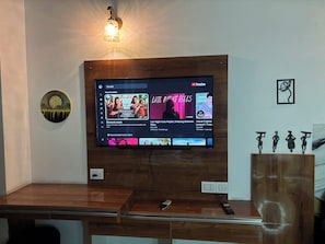 Interior - Sunshine Stays, Gaur City Centre, Gr Noida West (Greater Noida)