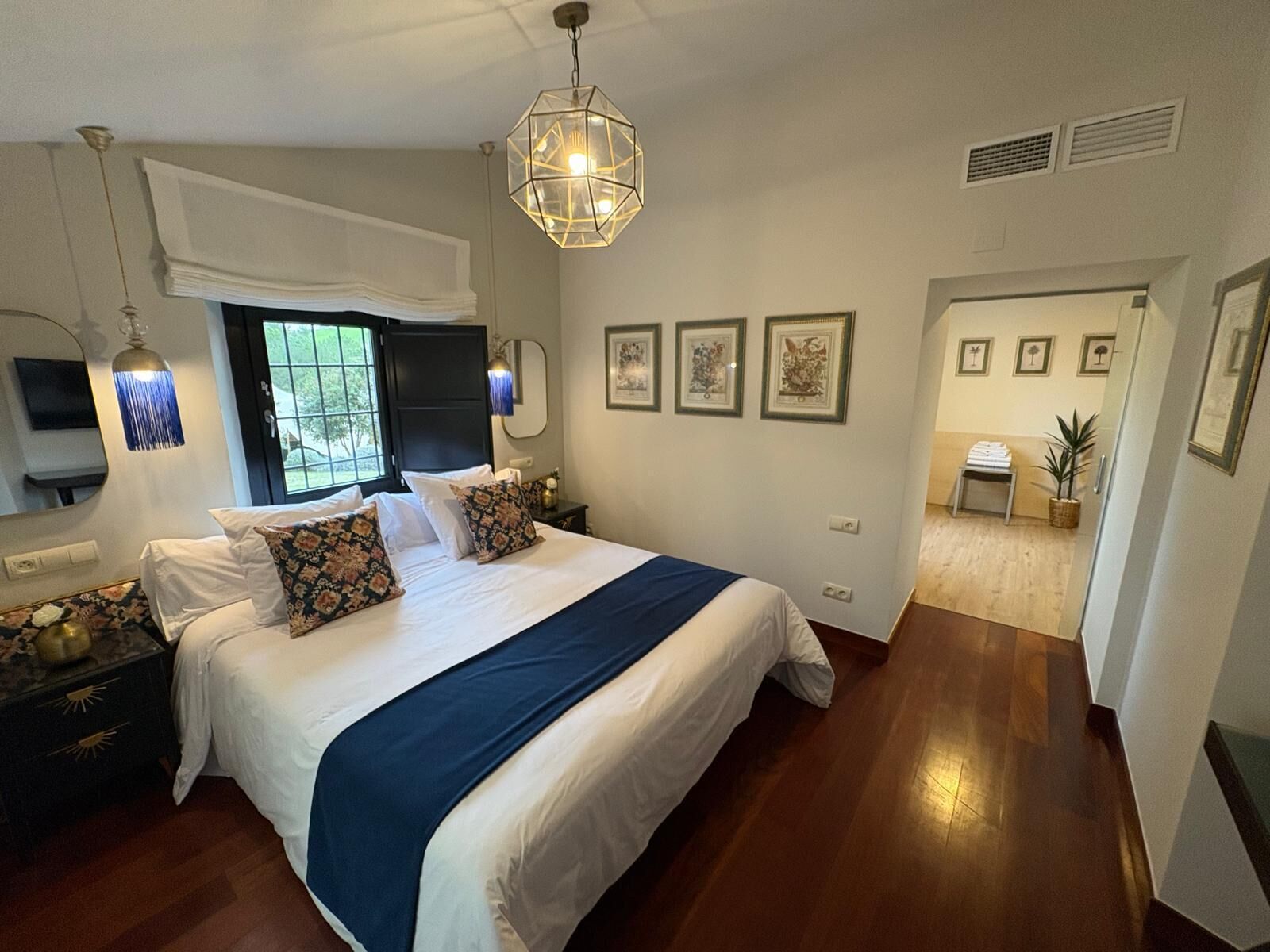 Suite, Courtyard Area