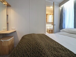 3 habitaciones, decoración personalizada y muebles diferentes 