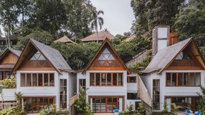 A modern resort with multiple villas, each featuring a balcony and a small pool. - Tempat Santai Bali (Ubud)