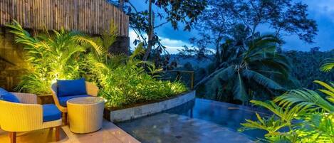4 outdoor pools