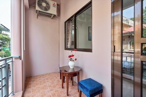 Estúdio, sacada, vista para a cidade | Parte interna