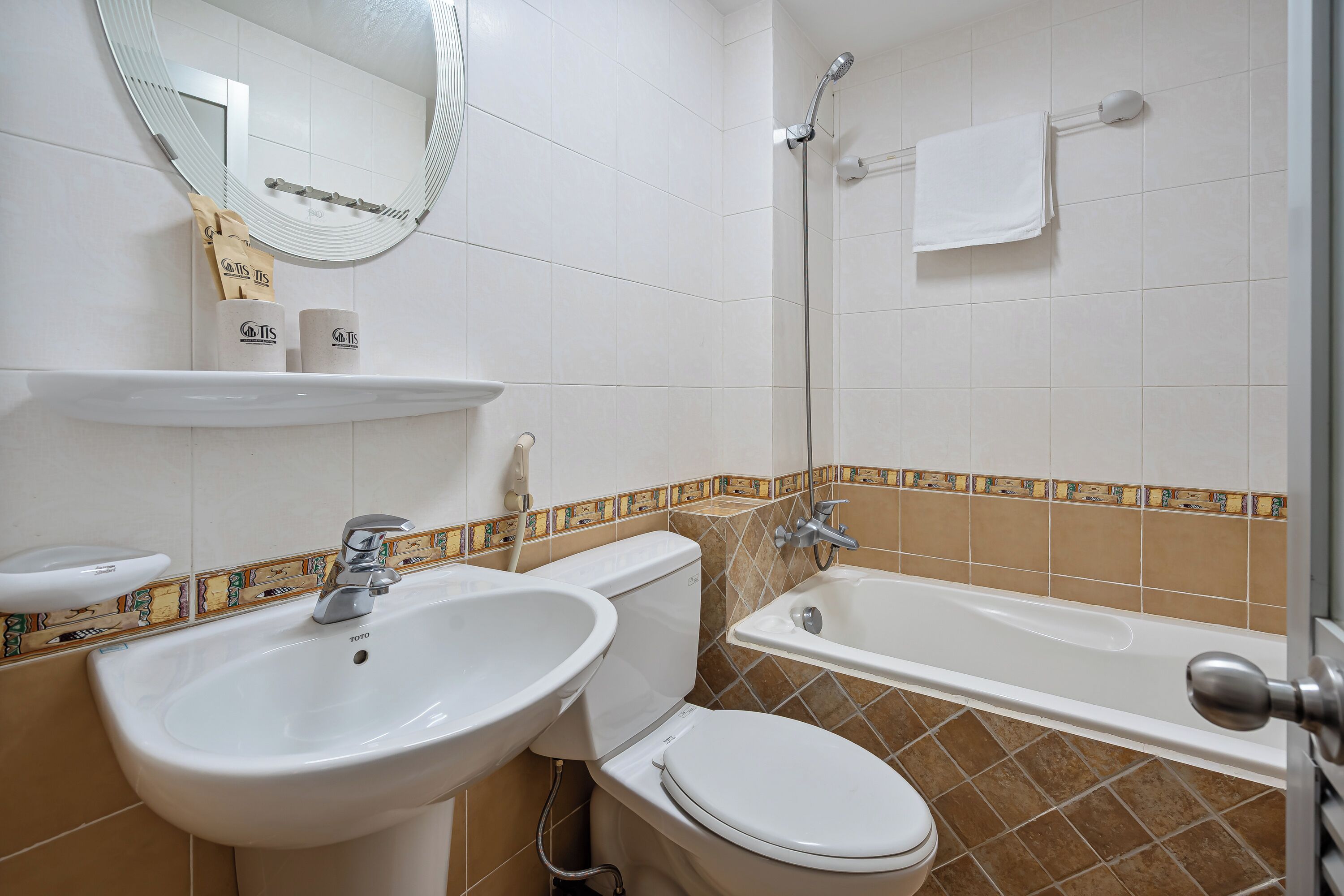 A bathroom with a sink, toilet, and bathtub.