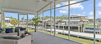 PRIME location!Waterfront River House w dock/lift