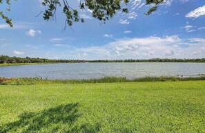 Miscellaneous - Luxury Lakeview Condo in Resort Community: 3BR Retrea: 4 month minimum (Palm Beach Gardens)