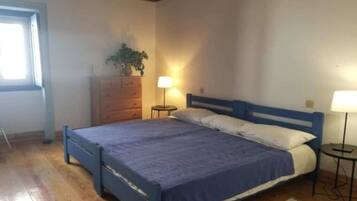 2 bedrooms, iron/ironing board, bed sheets