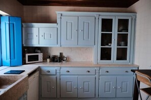 Private kitchen - Casa Alexandre | Charming Rural Refuge in Azóia de Baixo - Santarém (Azóia de Baixo)