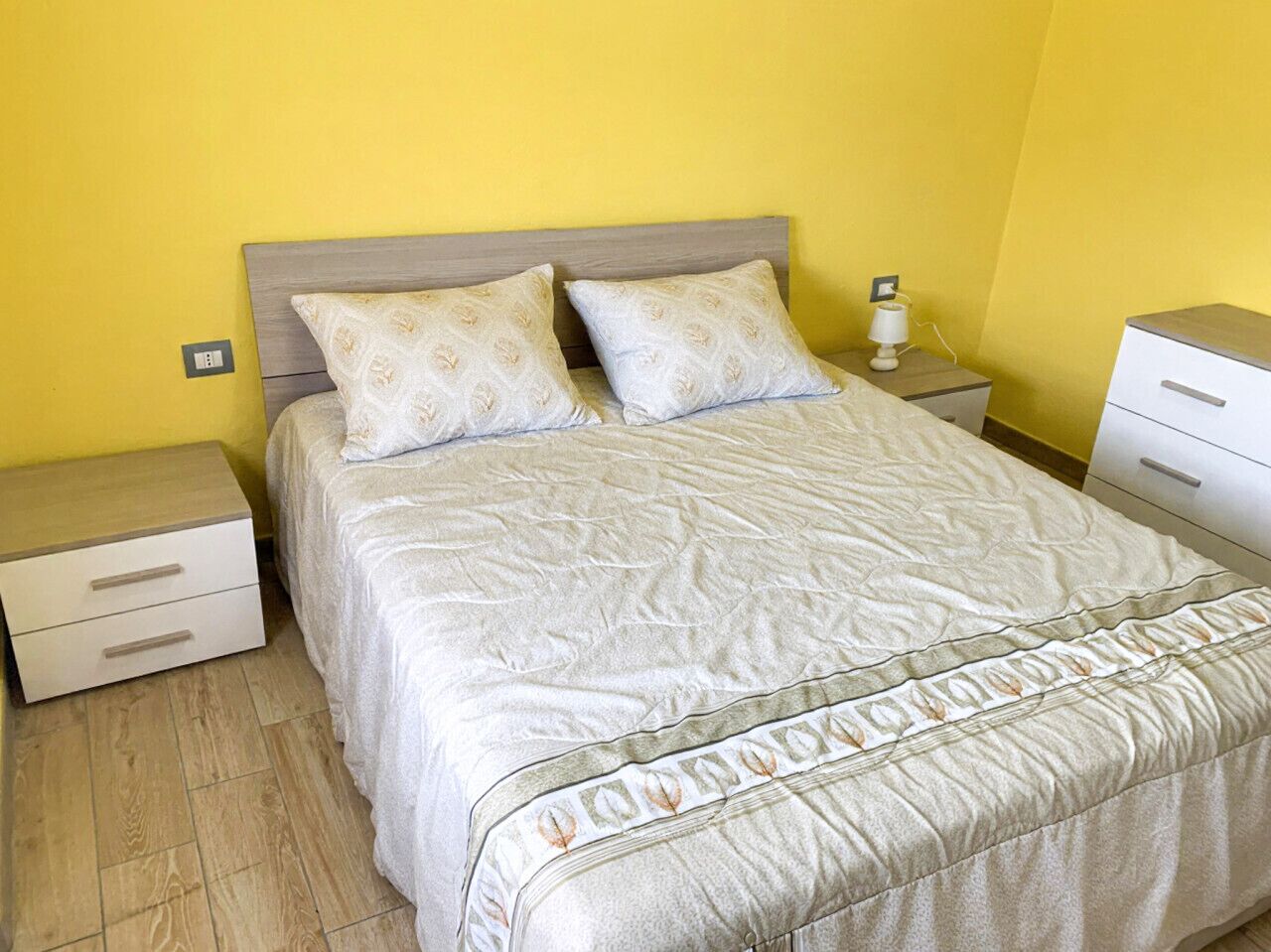 WiFi, bed sheets