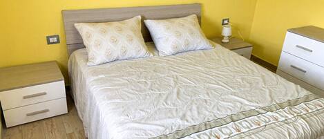 WiFi, bed sheets