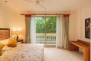 Deluxe Villa | Iron/ironing board, free WiFi