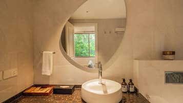 Deluxe Villa | Bathroom