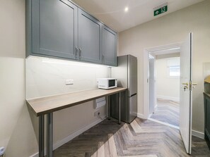Interior - 5 Bedroom, 5 Bathroom Portsmouth Docks (Portsmouth)