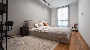 Iron/ironing board, WiFi, bed sheets