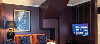 Premium 2BD|Stylish Home|Couples|Profess|Small Groups|Parking