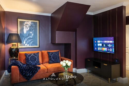 Premium 2BD|Stylish Home|Couples|Profess|Small Groups|Parking