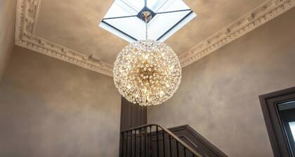 Premium 2BD|Stylish Home|Couples|Profess|Small Groups|Parking