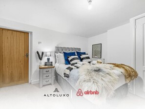 Desk, iron/ironing board, WiFi, bed sheets - Knole|Stylish3BDHomew/Garden&Parking|NearCribbs&M5 (Brentry)