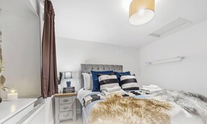 Desk, iron/ironing board, WiFi, bed sheets - Knole|Stylish3BDHomew/Garden&Parking|NearCribbs&M5 (Brentry)