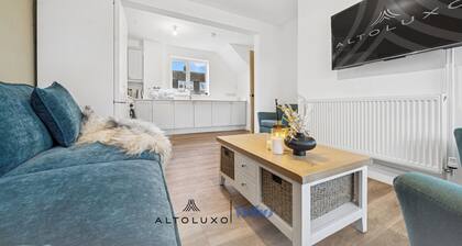 Bude Road | Cosy & Modern Retreat | Transport Link