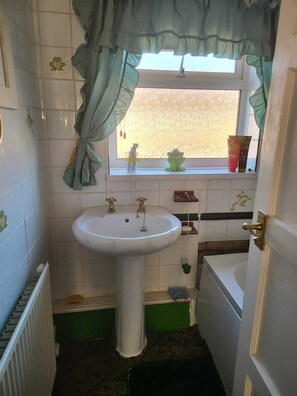 Shared Dormitory, 1 Bedroom | Bathroom - Room-teesside Haven in Middlesbrough (Middlesbrough)