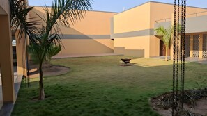 Property grounds - Rosastays Kutch (Mathak)