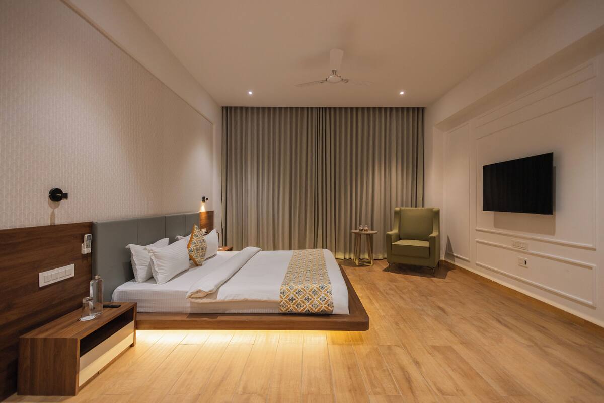 Junior Suite | In-room safe, blackout drapes, iron/ironing board (on request)