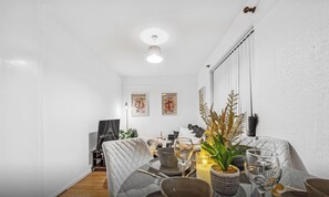 Dining - RudhallHaus|Modern|Spacious|4BR|Families|Groups (Bristol)