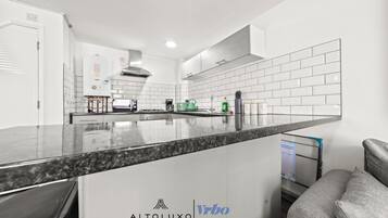 Coffee/tea maker, fridge, microwave, oven