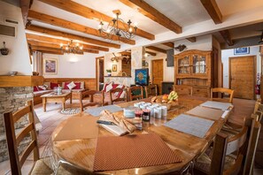 Chalet | Dining - Chalet in La Tania Near Ski Slopes (Courchevel)