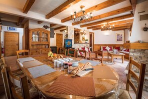 Chalet | Tempat makan