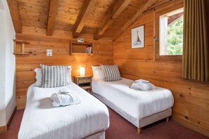 Chalet - Chalet in La Tania Near Ski Slopes (Courchevel)