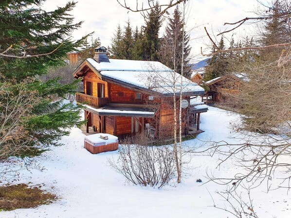 Chalet | Exterior - Chalet in La Tania Near Ski Slopes (Courchevel)