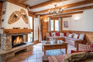 Chalet | Living room - Chalet in La Tania Near Ski Slopes (Courchevel)