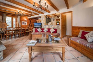 Chalet | Living room - Chalet in La Tania Near Ski Slopes (Courchevel)