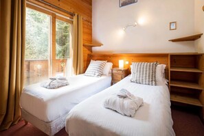 Chalet | 6 bedrooms, bed sheets - Chalet in La Tania Near Ski Slopes (Courchevel)