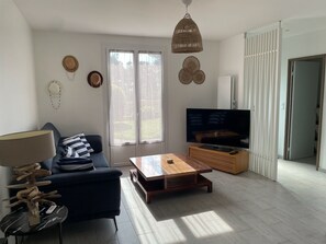Living area - Single-storey house with enclosed garden (Crozon)