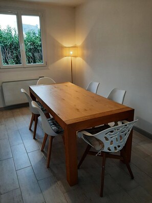 Dining - Single-storey house with enclosed garden (Crozon)