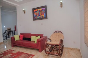 Deluxe appartement, balkon, uitzicht op tuin | Woonruimte