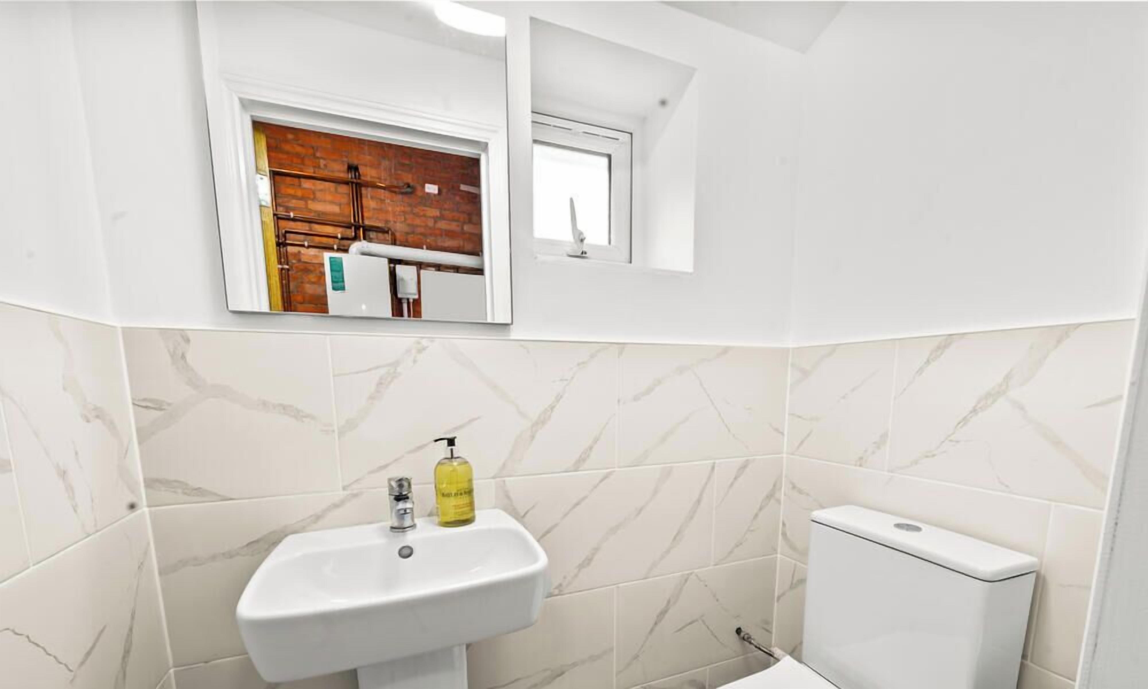 Shower, soap, shampoo, toilet paper