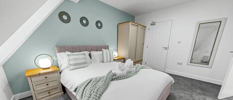 1 bedroom, desk, free WiFi, bed sheets