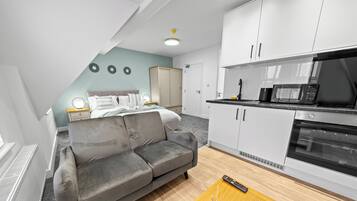 1 bedroom, desk, free WiFi, bed sheets