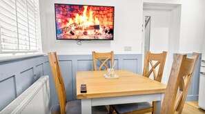 Dining - Burnham-on-sea | Warm, Bright Ensuite Room | Ideal for Couple | Contractors Stay (Somerset)